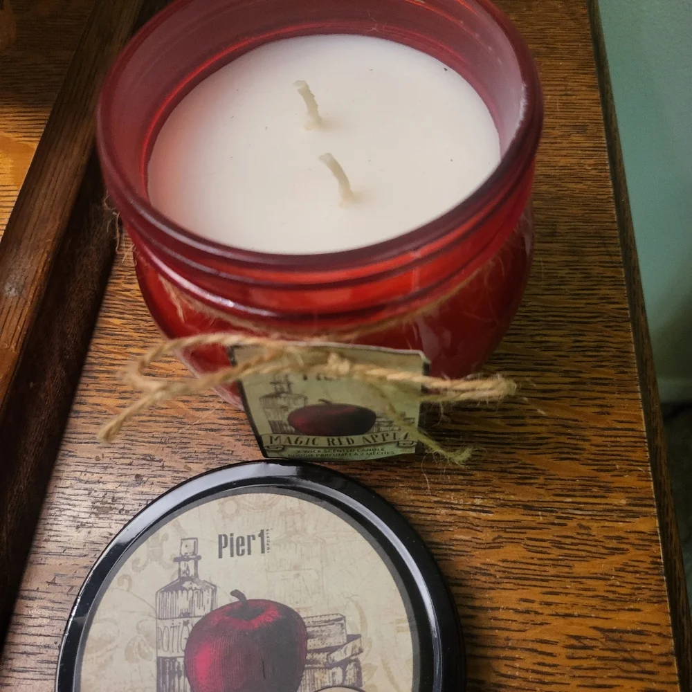NEW PIER 1 IMPORTS ONE 2 WICK MAGIC RED APPLE CANDLE DISCONTINUED RARE
